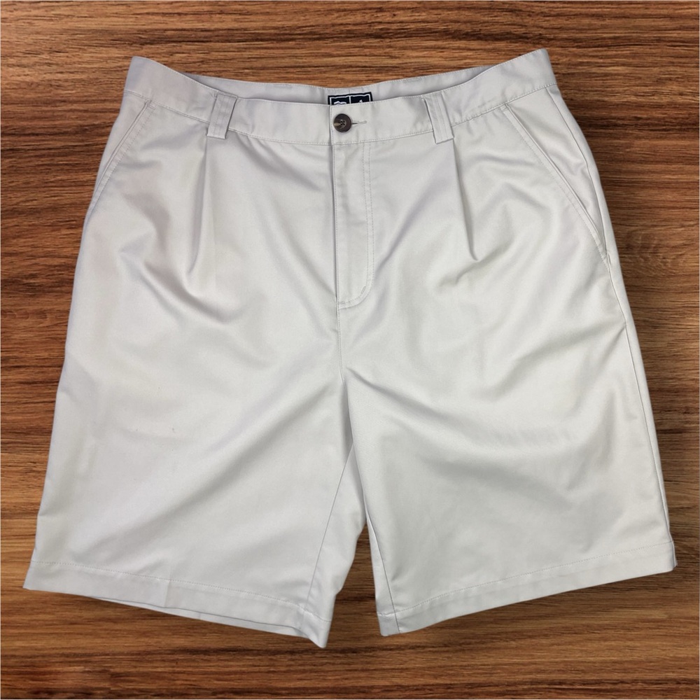Adidas Men’s 9” Cream Performance Shorts. Pleated Front. Tag Size 34